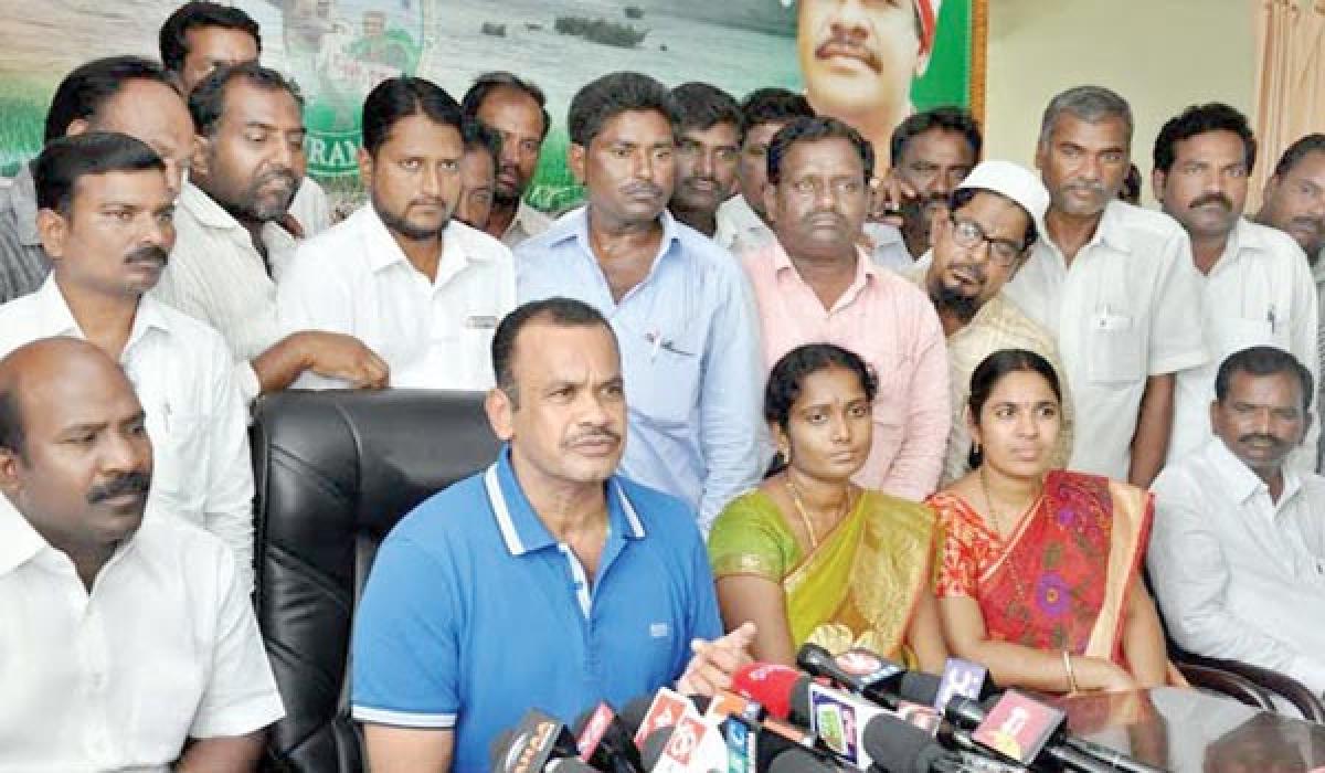 Gutha will prove an iron leg for TRS: Congress