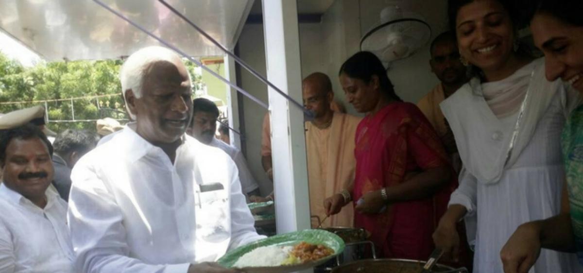 Rs 5 meal launched in Warangal city