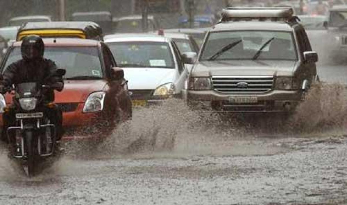 Heavy rains lash Hyderabad leaving several places inundated