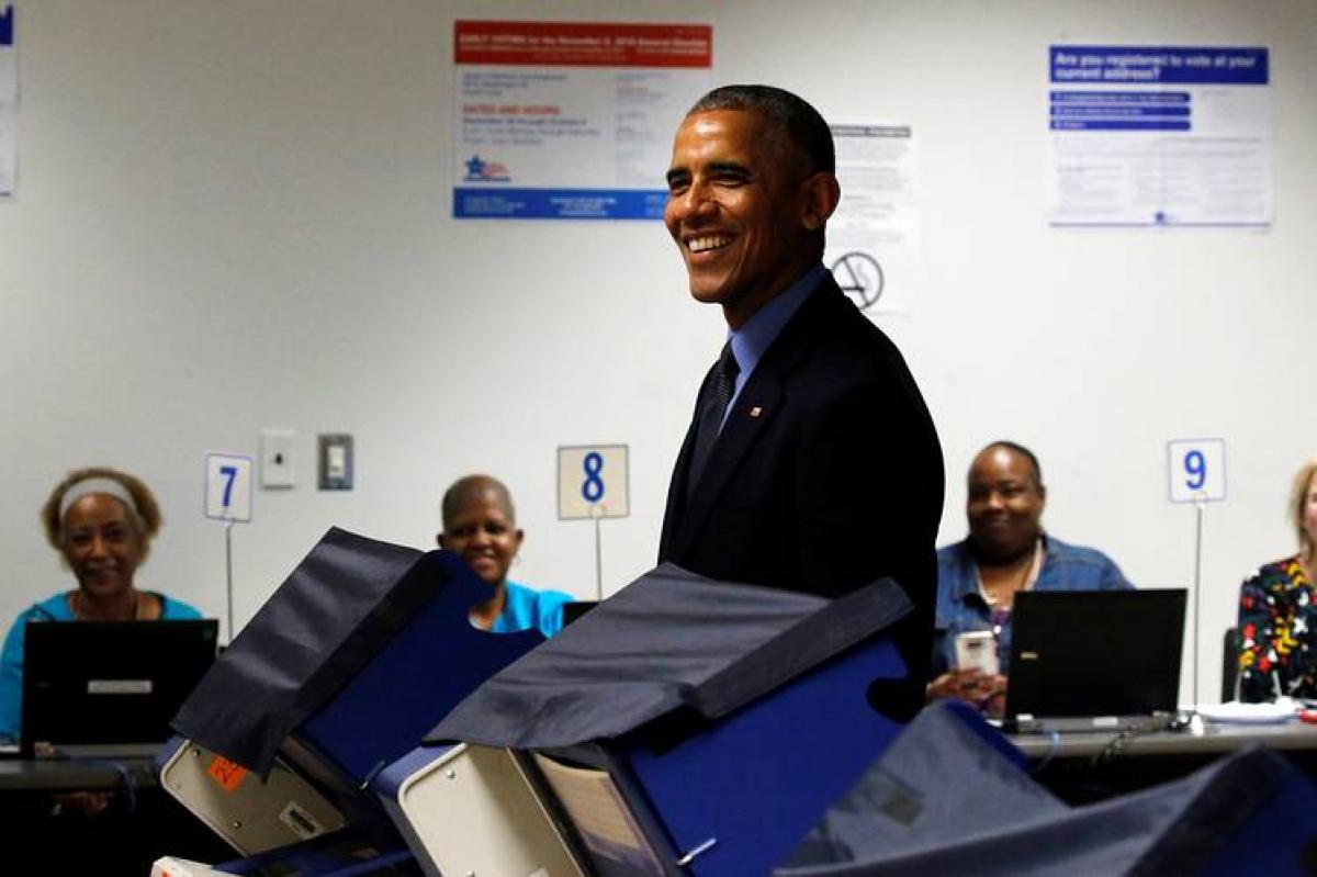 Obama casts early vote for US elections in Chicago