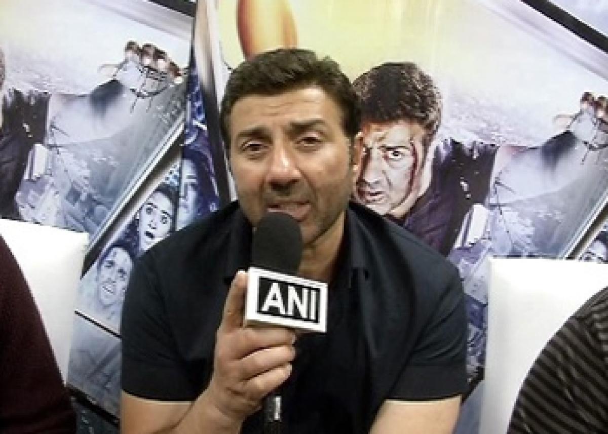 Sunny Deols fans give thumps up to `Ghayal Once again