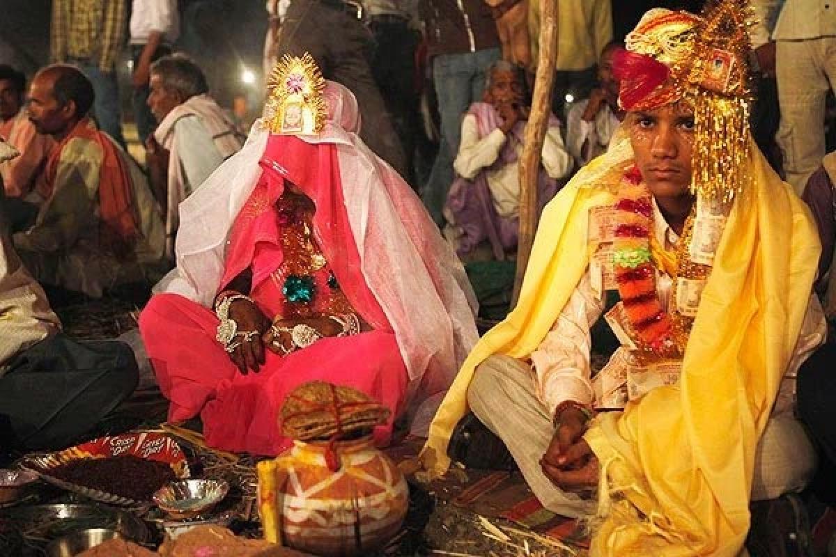 ICDS officials stop child marriage