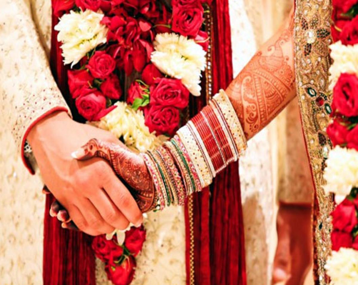 Clerks demand bribe to register marriage of US woman to Indian