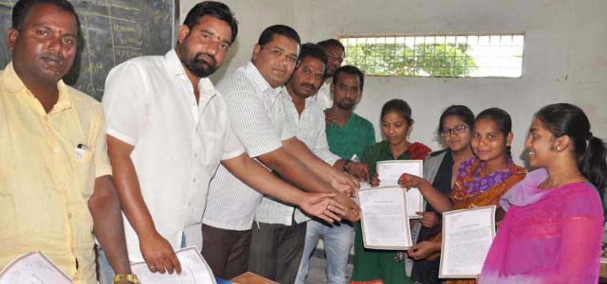 NSUI, Youth Congress hold signature campaign