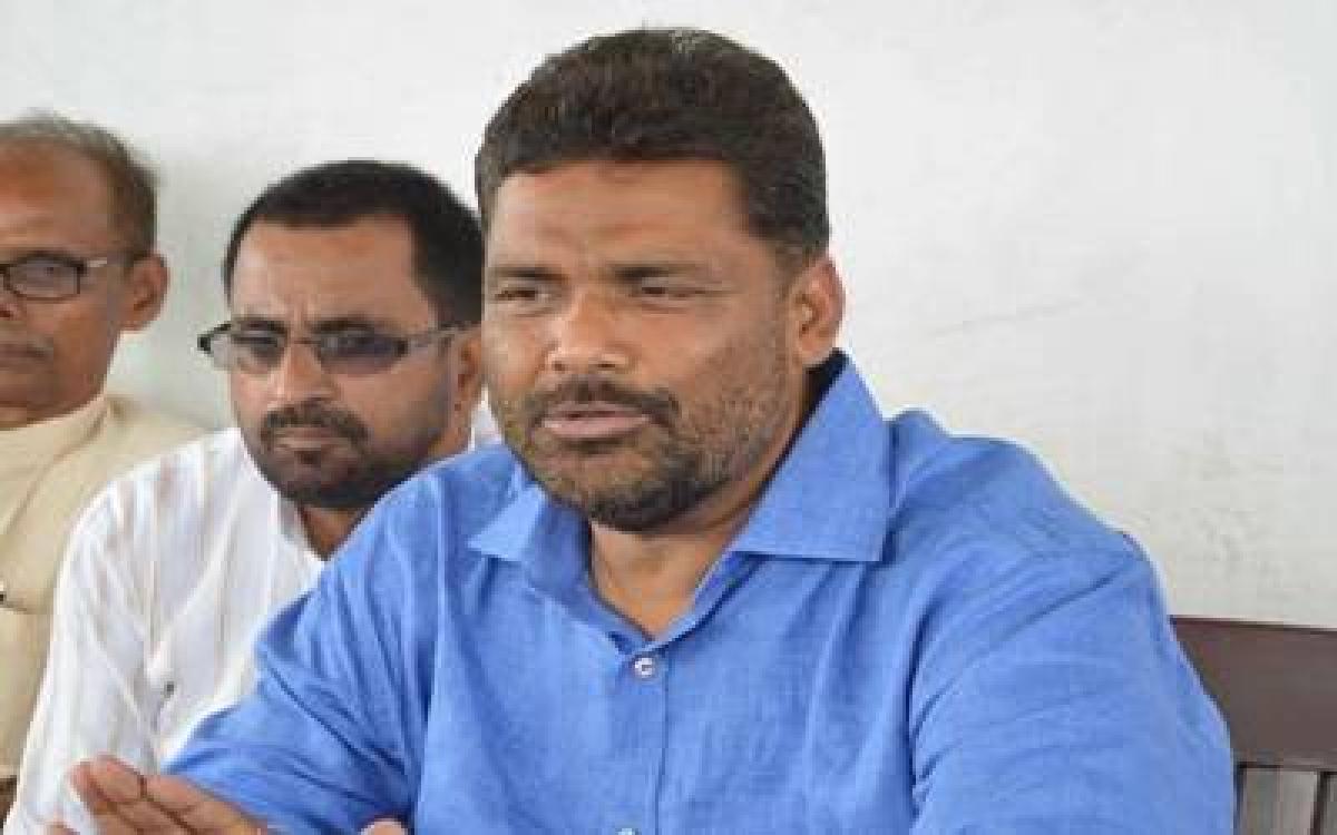 Pappu Yadav supporters halt trains