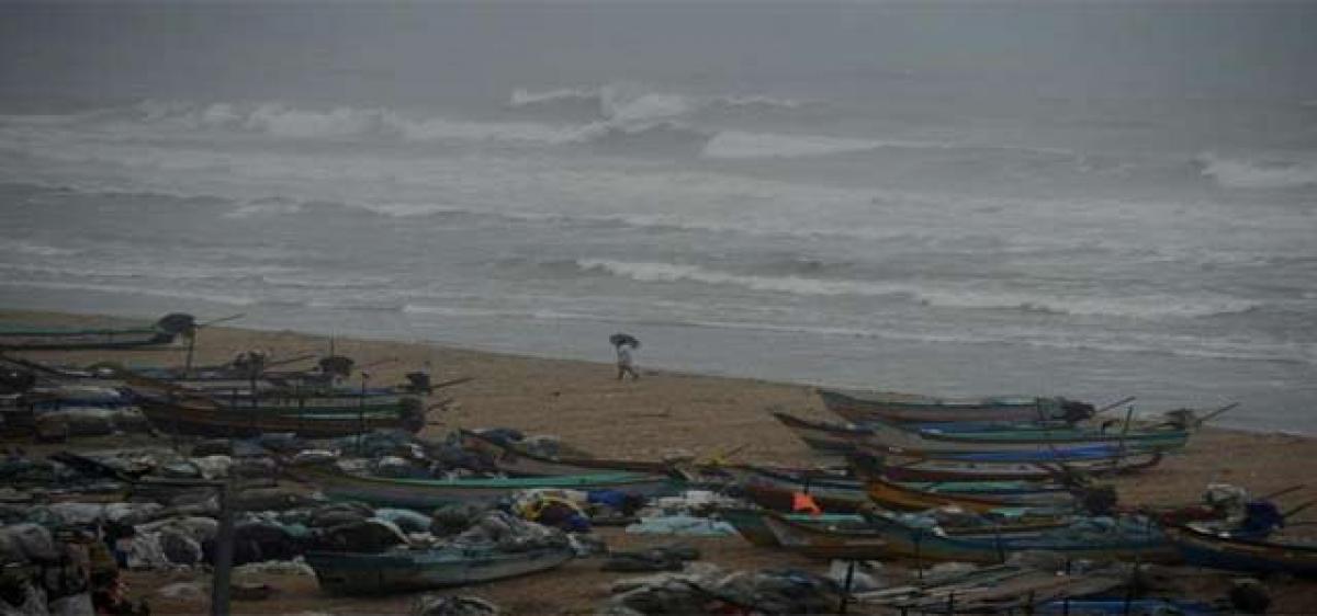 Vardah closing in on AP coast