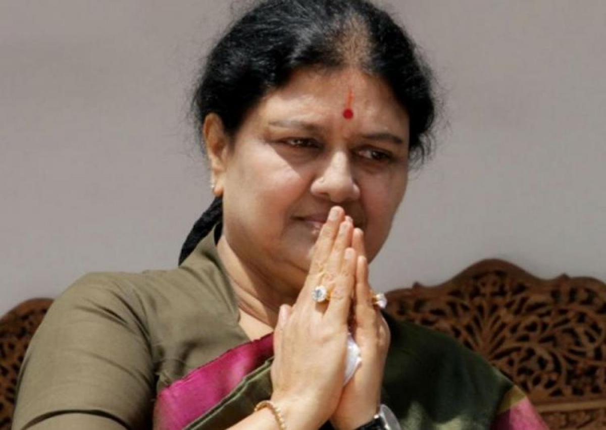 Sasikala banners removed from AIADMK office