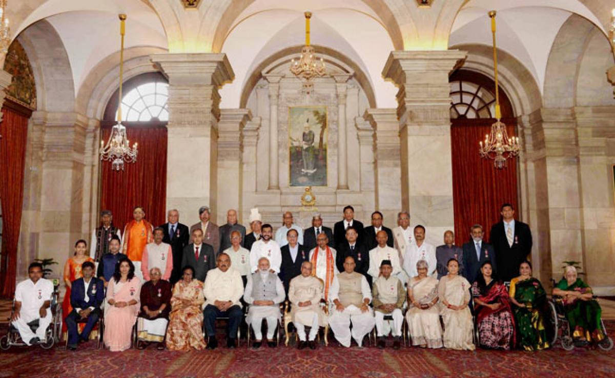 President Pranab Mukherjee Presents Padma Awards To Cho Ramaswamy, Kailash Kher