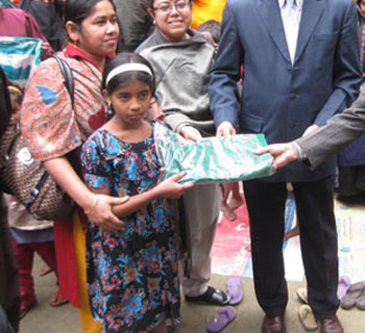 Government distributes clothes to poor Christians