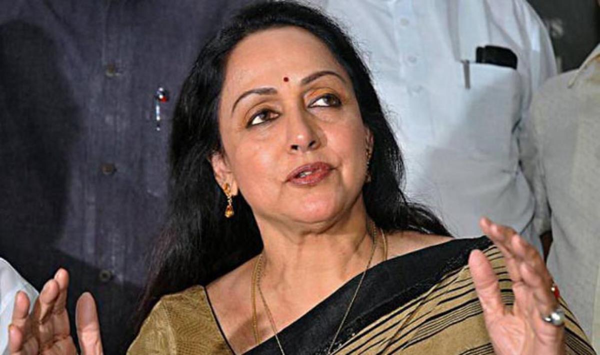 Hema Malini stands by Indian Army, not Pakistani artists