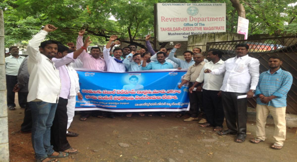 SCRPS protests against Tahasildar