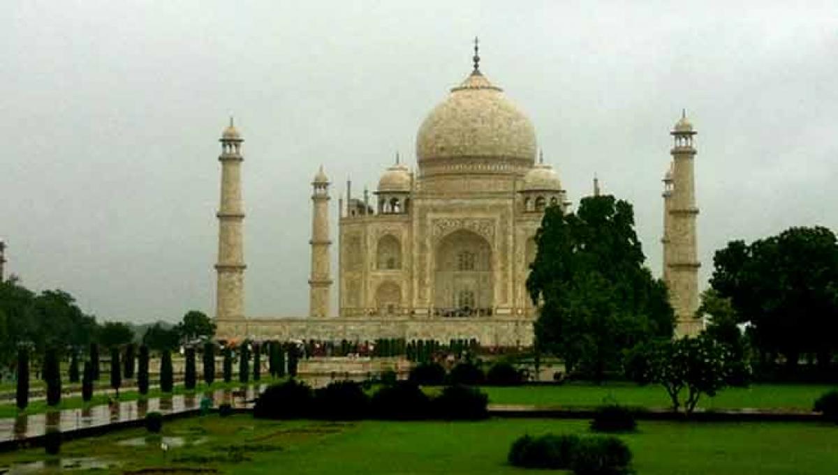 Japanese tourist dies after falling from stairs at Taj Mahal