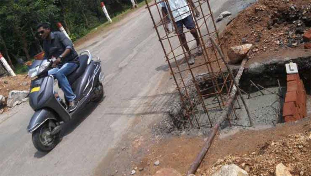 Residents condemn construction of gate at AOC