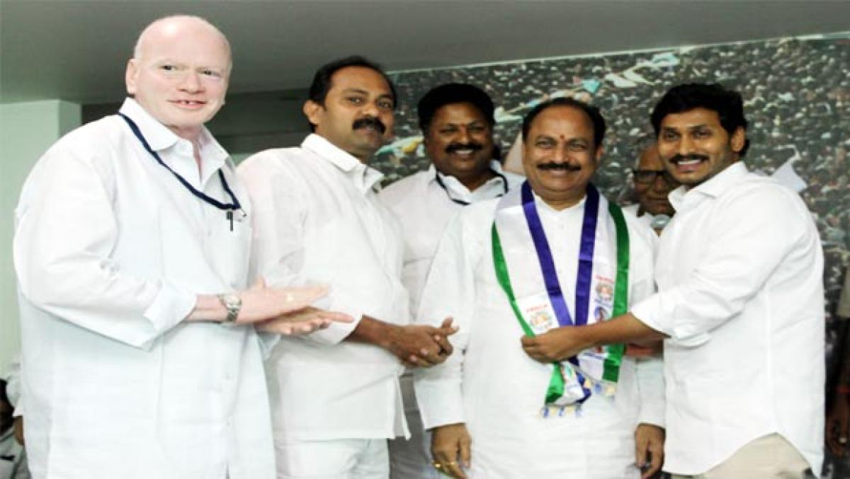 Former Tadepalligudem MLA joins YSRCP