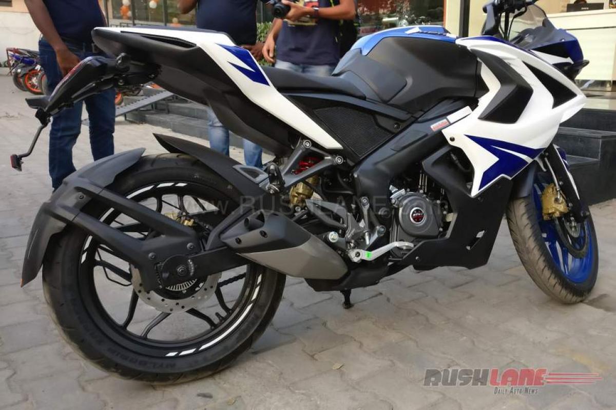 Look into  New Bajaj Pulsar RS200 BSIV