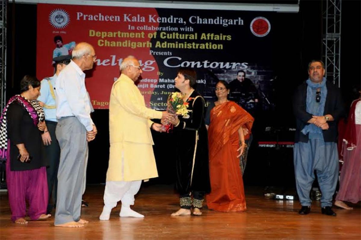 Classical dance maestro Pt. Sandeep Mahavir performs in Chandigarh with musician Ranjit Barot