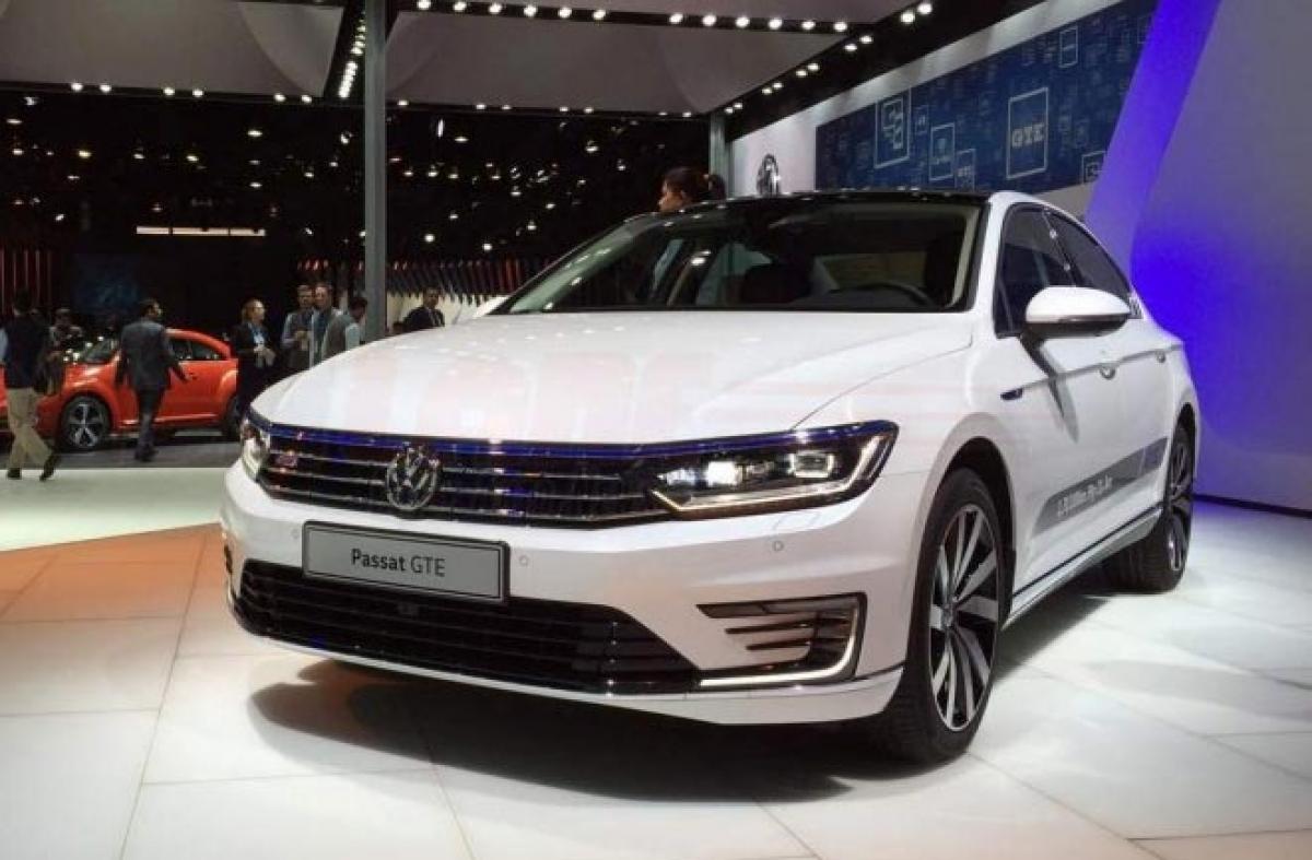 Volkswagen Passat GTE Hybrid features Auto Expo 2016