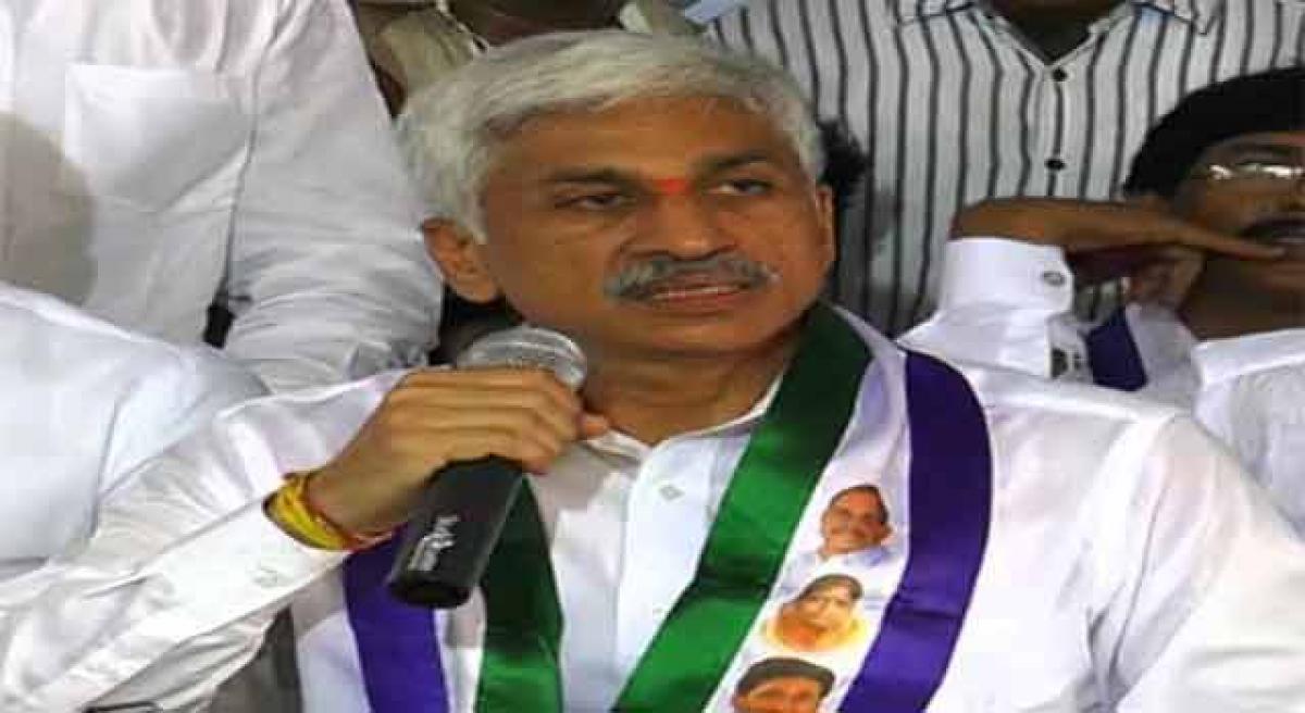 YSRCP leaders injured in mishap