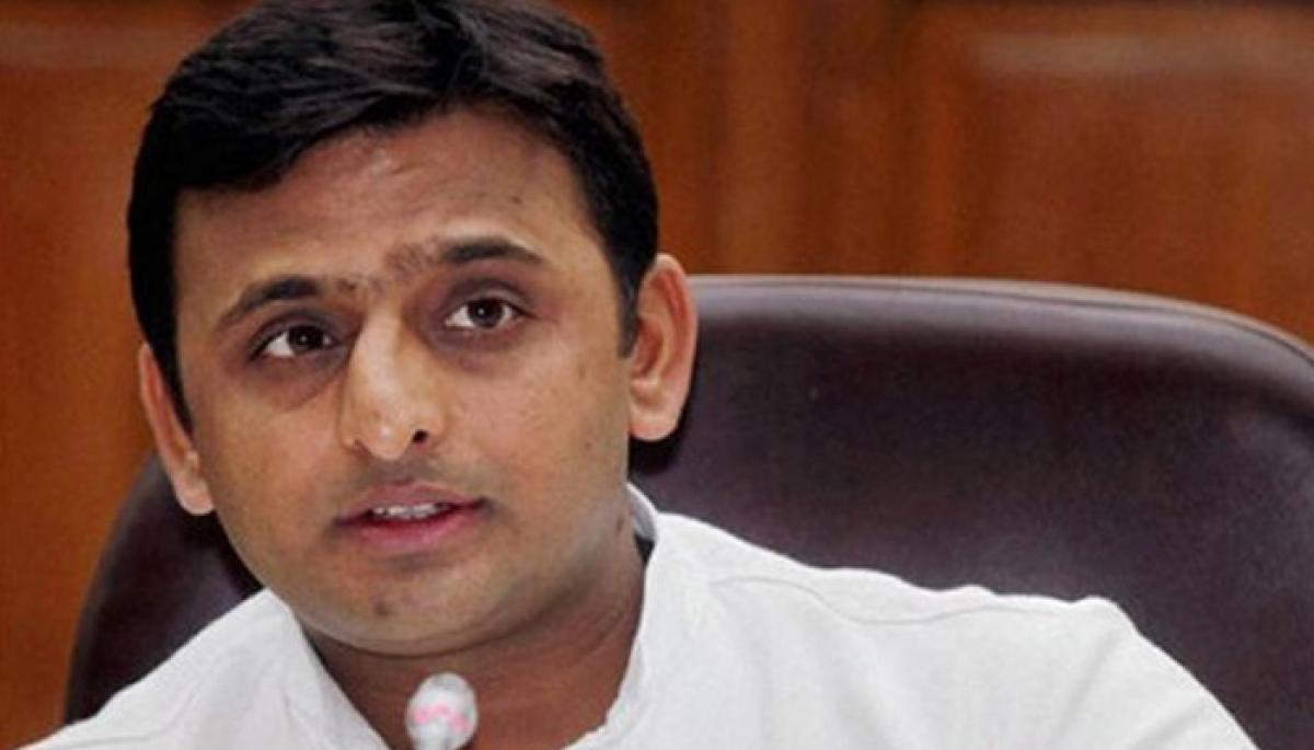 Akhilesh Yadav questions PM Modis idea of a cashless society