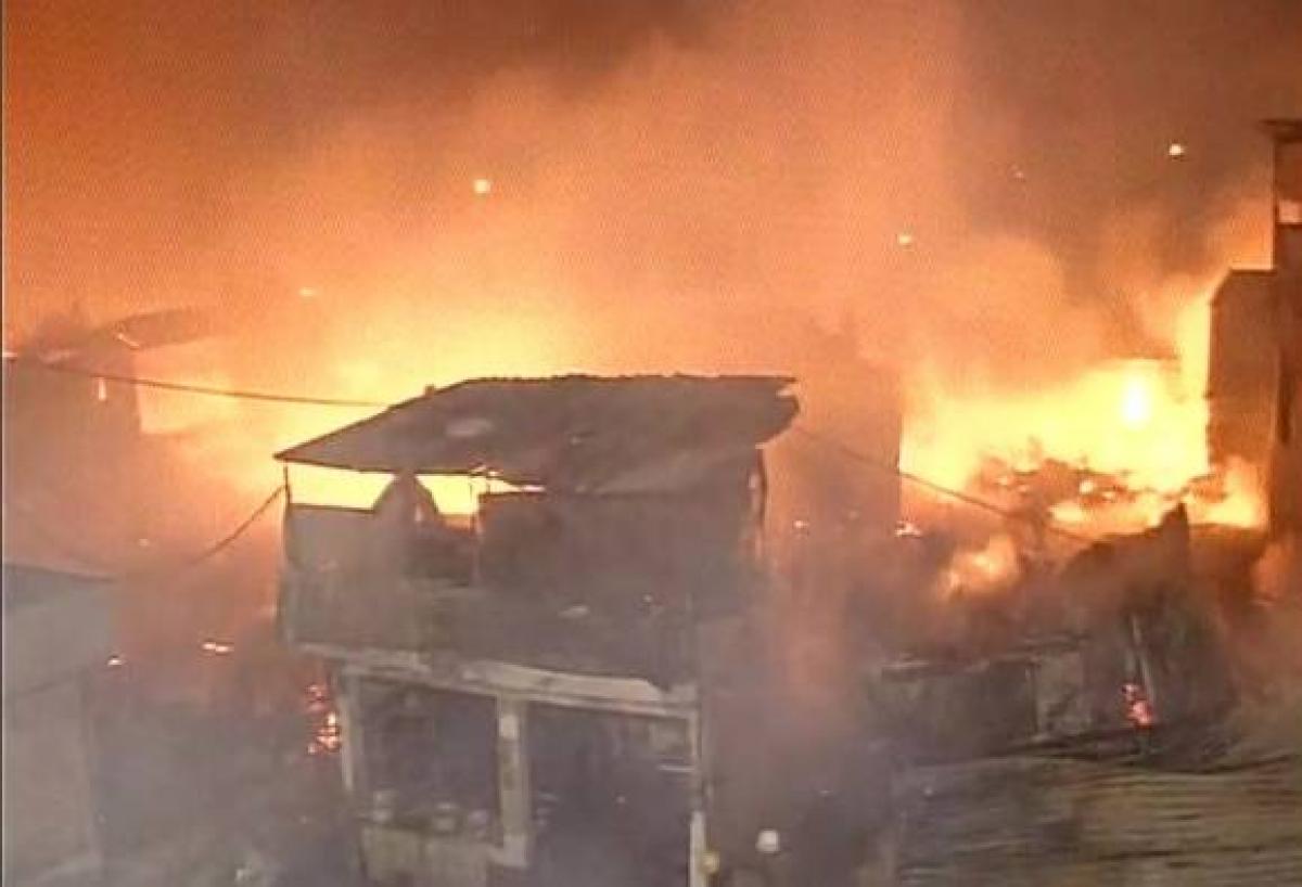 Massive fire breaks out in Delhi, 150 shops gutted