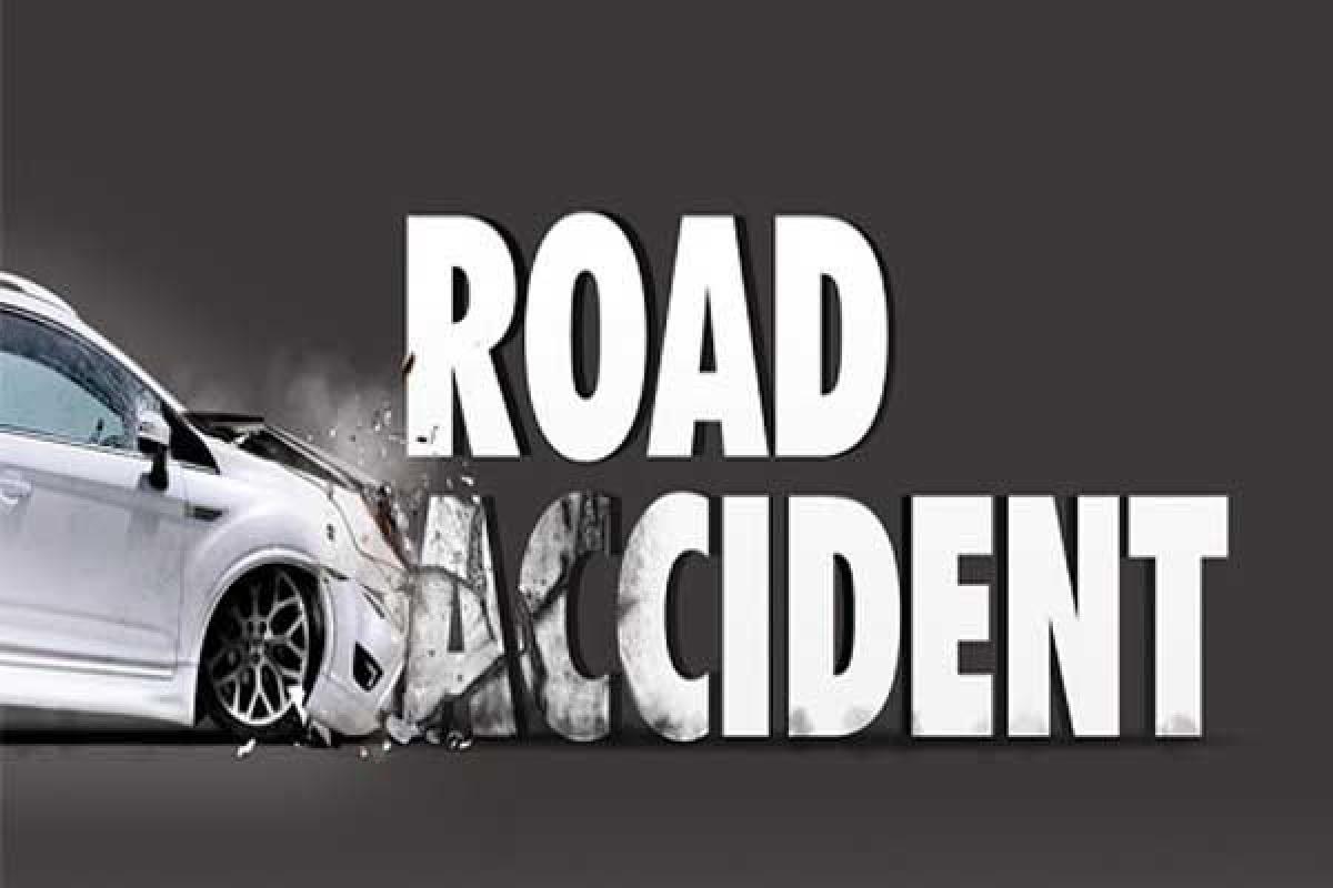 Road mishap kills two in Shamshabad