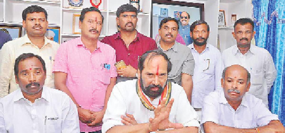 Centre, State playing with lives of farmers: Uttam