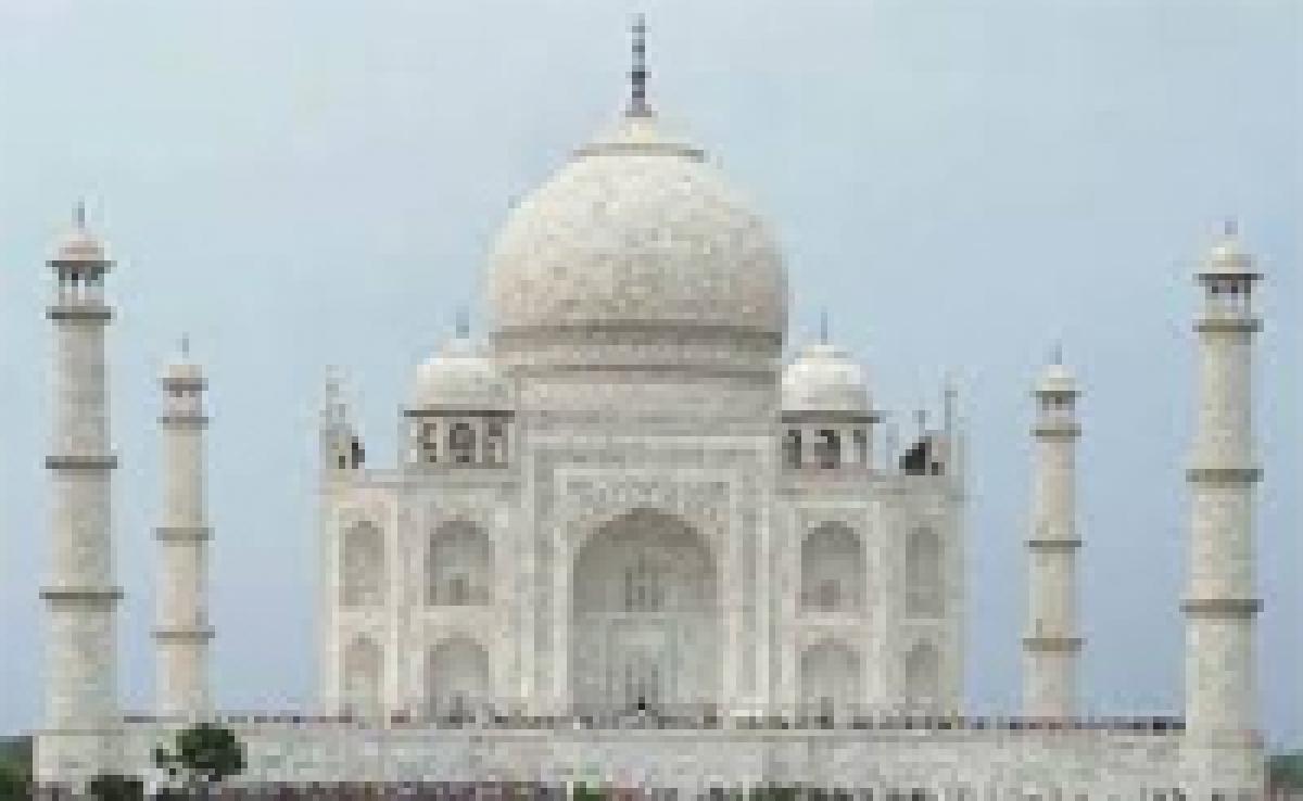 Monument of Love Taj Mahal is Wi-Fi hotspot for tourists