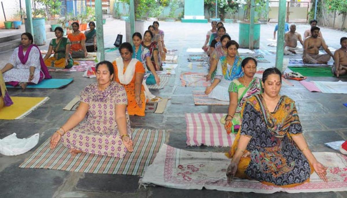 Art of yoga hit among city women