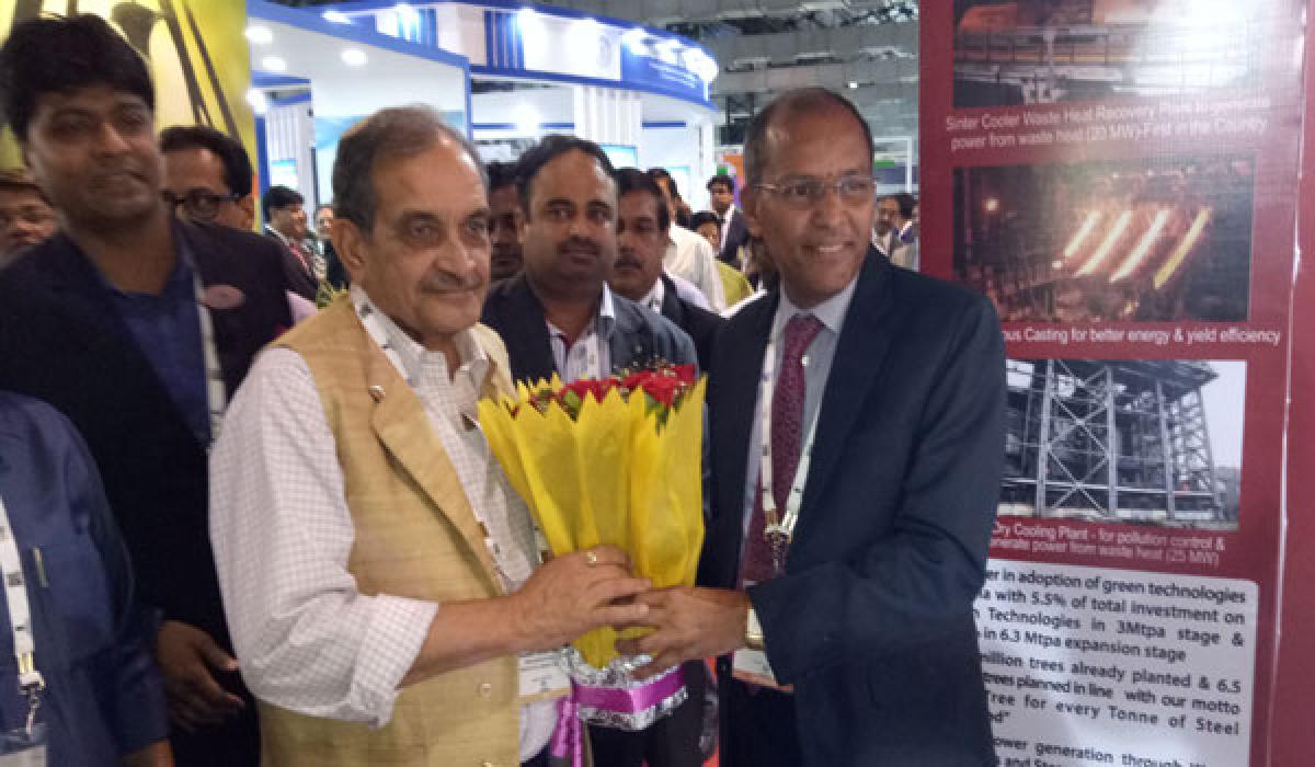 Steel Minister visits RINL pavilion