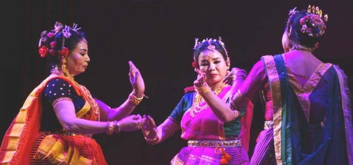 Graceful movements from manipur