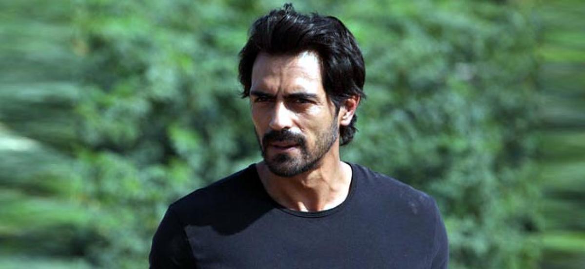 Arjun Rampal suffers eye injury