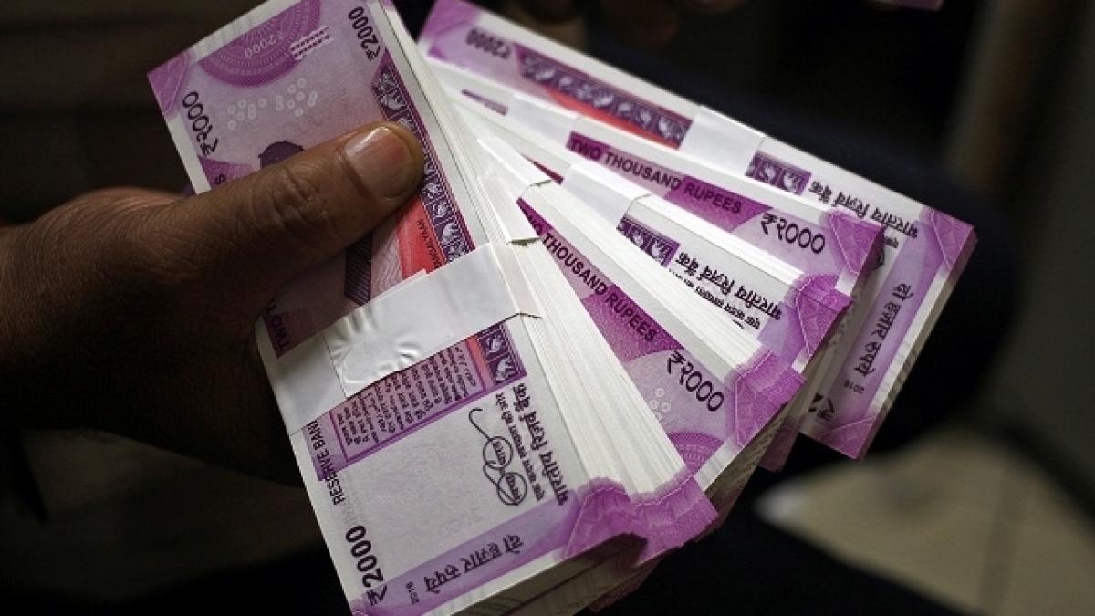 AP official caught in DA case, Rs 7 lakh in new notes seized