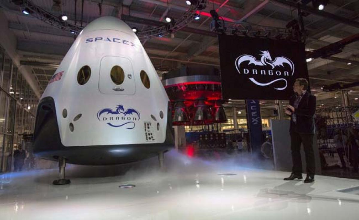 SpaceX To Send First Space Tourists Around Moon Next Year