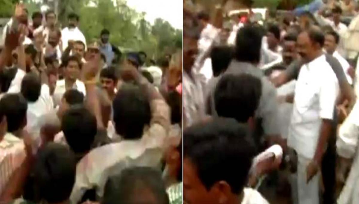 Machilipatnam villagers throw sand at AP PCC Chief Raghuveera Reddy