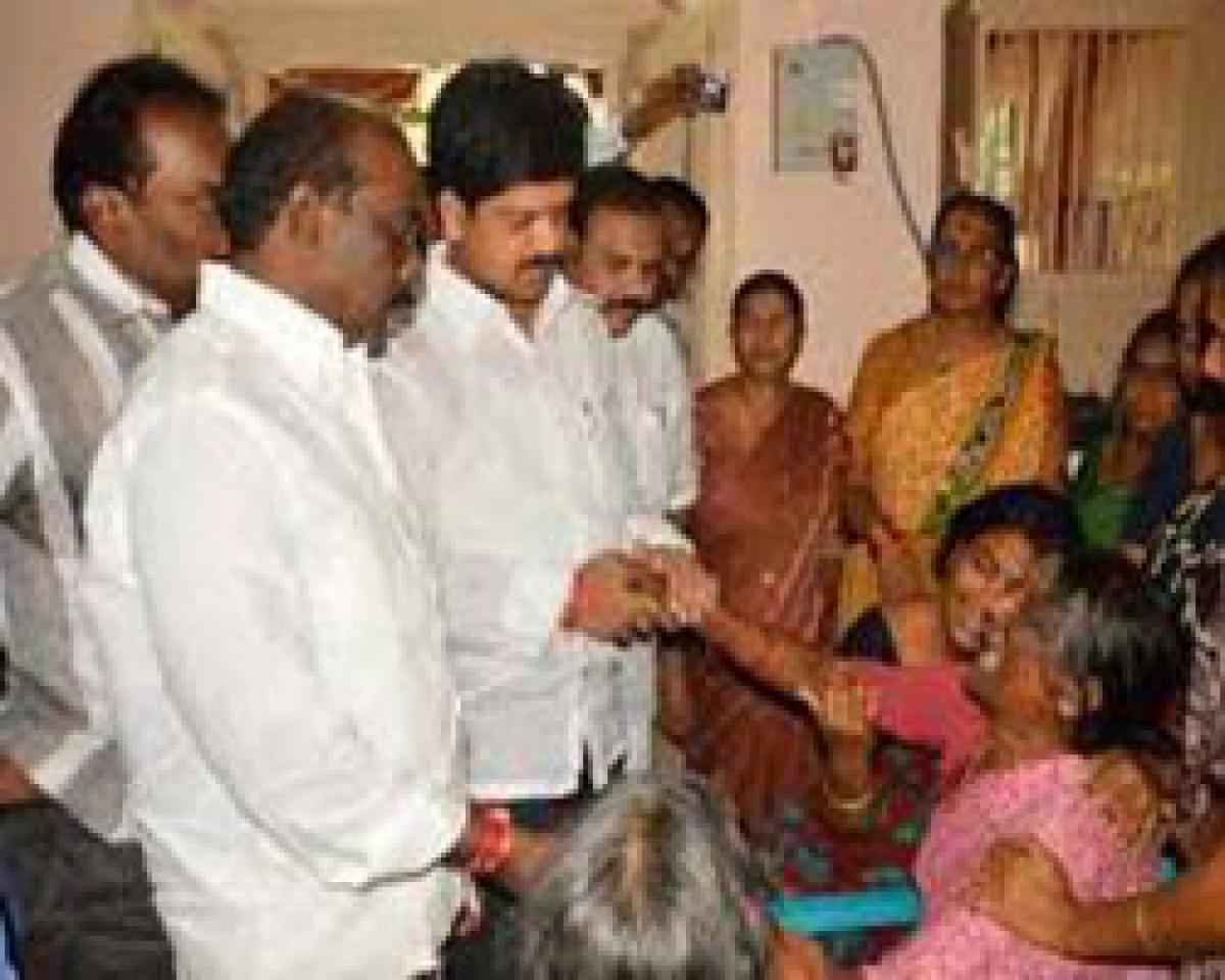 Kollu Ravindra consoles the victims families in the liquor incident