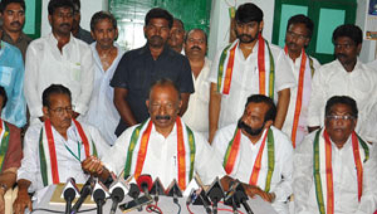 CM, Venkaiah to blame for denial of Spl Status: Raghuveera