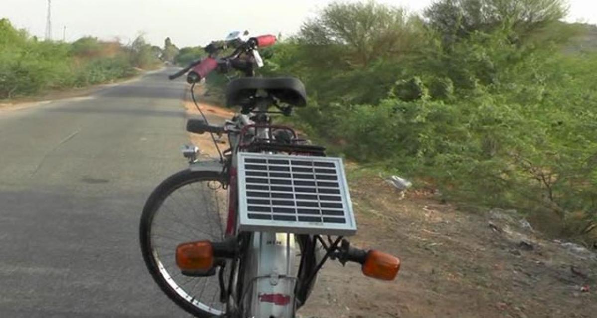 Solar pedals this bicycle