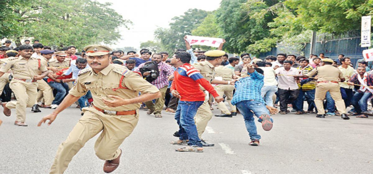 SFI seeks hike in scholarship