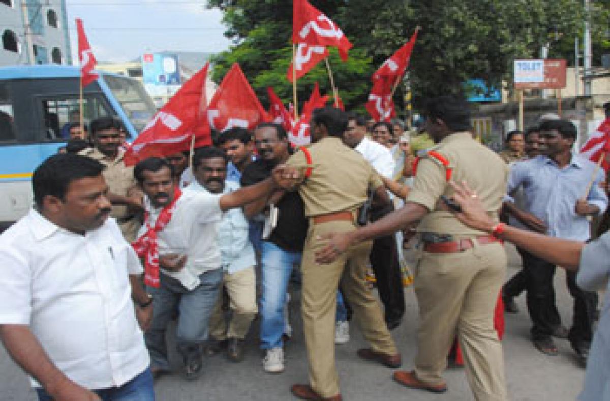 Police foil Left parties rally to Chief Minister meeting