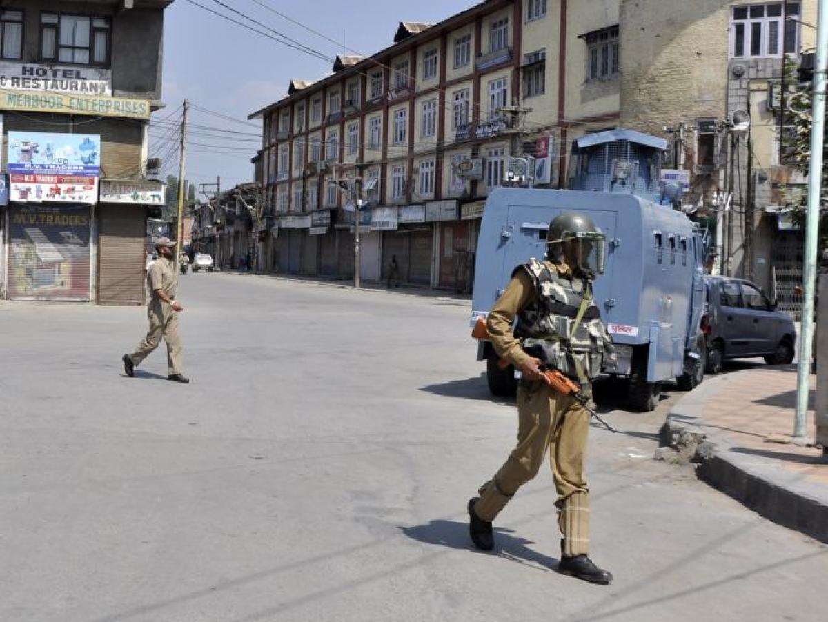 For the first time, curfew imposed in entire Kashmir Valley on Eid