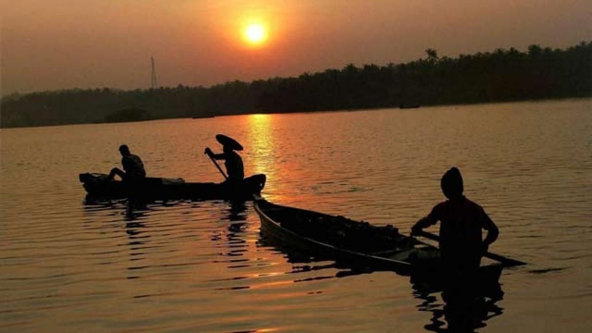 Ten Tamil Nadu fishermen arrested by Sri Lankan navy