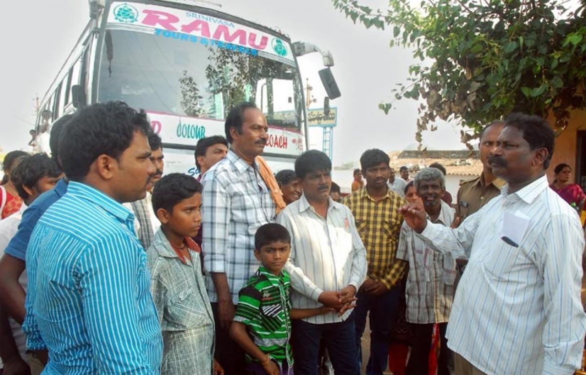 Gudur travel agent cheats pilgrims