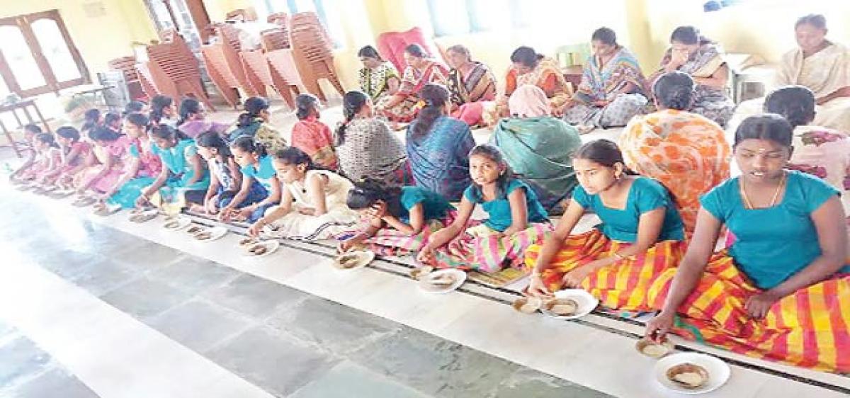 Satya Sai Baba devotees worship rice, serve food