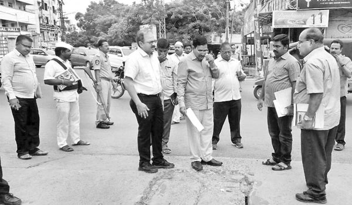 Minister inspects road works in city