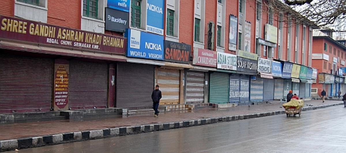 Shutdown hits life in Srinagar