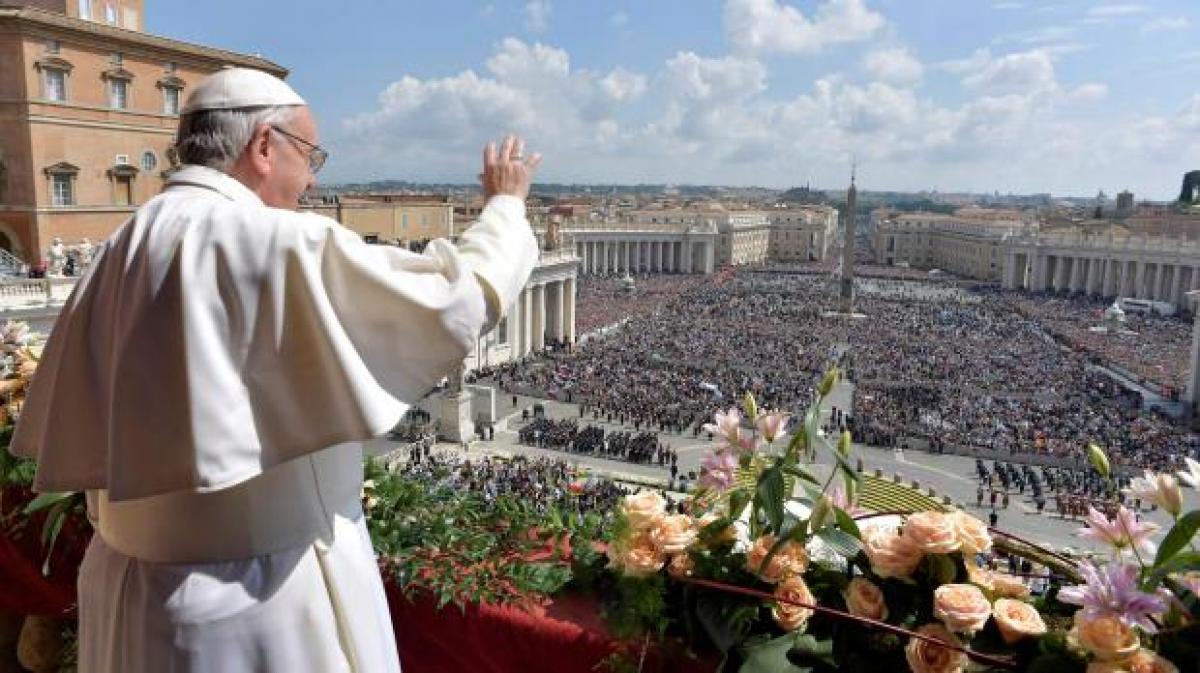 On Easter, Pope denounces oppressive regimes but urges restraint