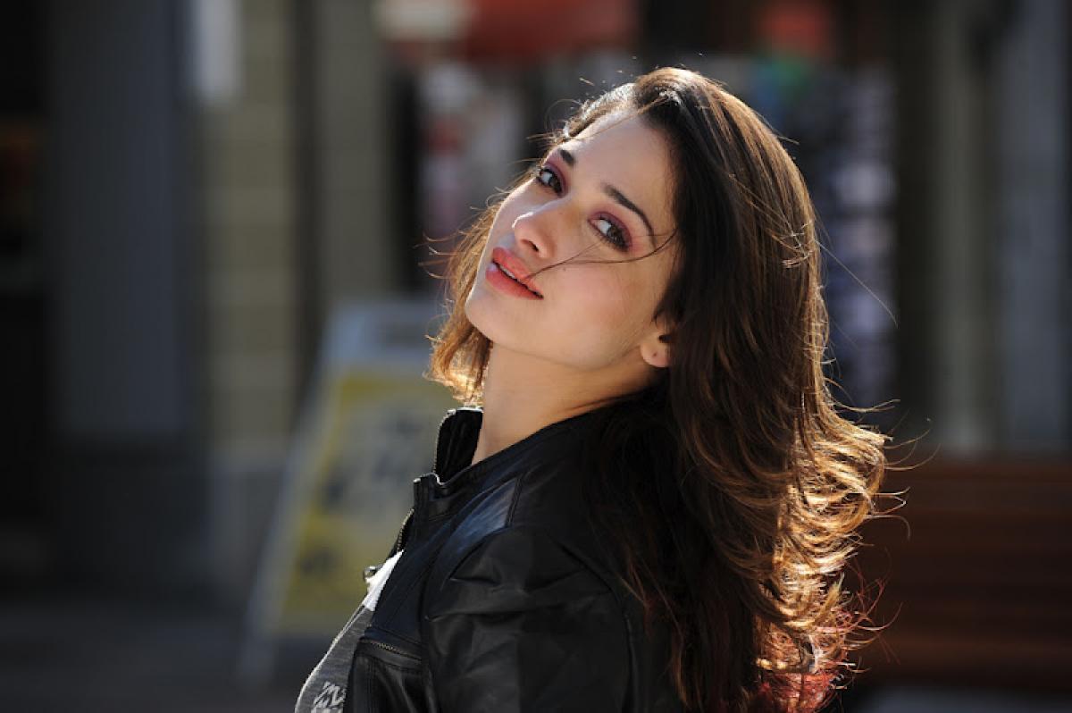 Devi(L): Tamannaah is an actress