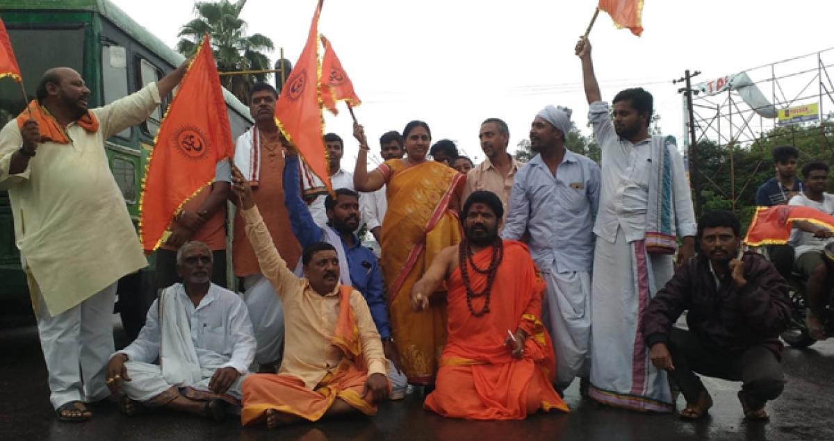 Protests against Swami Paripoornananda house arrest