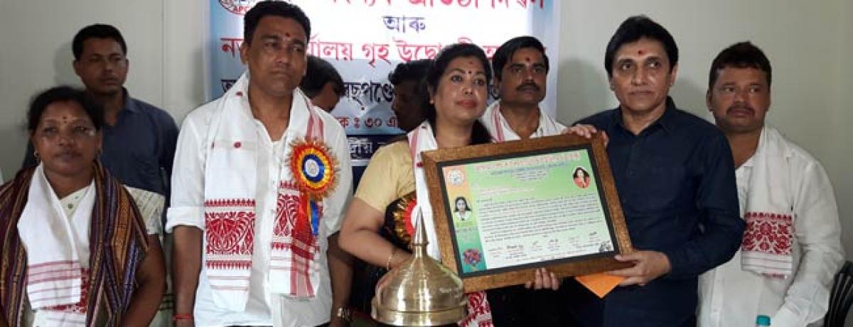 APCU award conferred on writer-journalist Anuradha Sarma Pujari