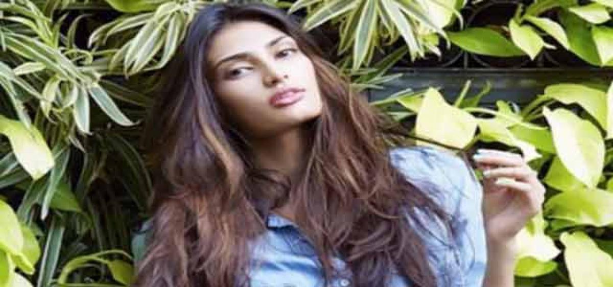 Dont love all public scrutiny: Athiya